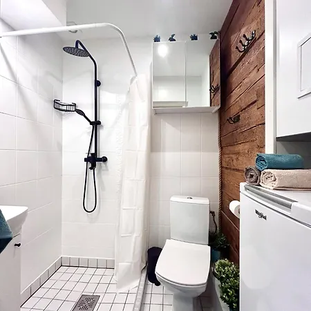 Apartment Stella's Kappeli - Near Bus Station And Airport - Near Bus Tram Stops - Free Parking, Wifi And Netflix - New Renovation