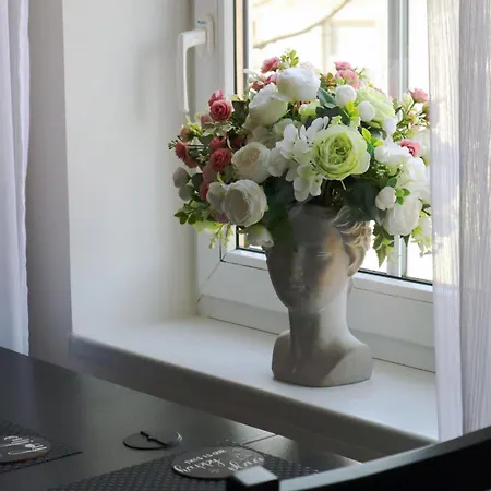 Stella's Kappeli - Near Bus Station And Airport - Near Bus Tram Stops - Free Parking, Wifi And Netflix - New Renovation