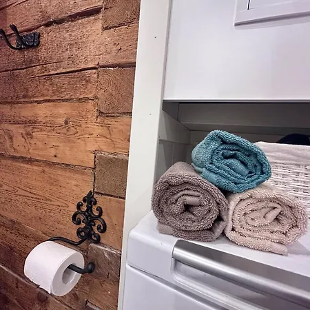 Stella's Kappeli - Near Bus Station And Airport - Near Bus Tram Stops - Free Parking, Wifi And Netflix - New Renovation * Tallinn
