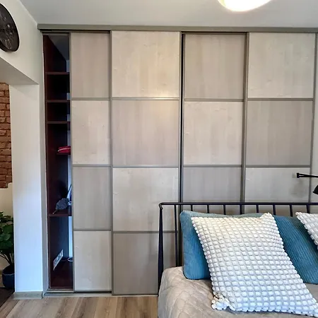 Apartament Stella's Kappeli - Near Bus Station And Airport - Near Bus Tram Stops - Free Parking, Wifi And Netflix - New Renovation *