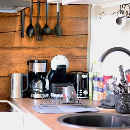 Apartament Stella's Kappeli - Near Bus Station And Airport - Near Bus Tram Stops - Free Parking, Wifi And Netflix - New Renovation