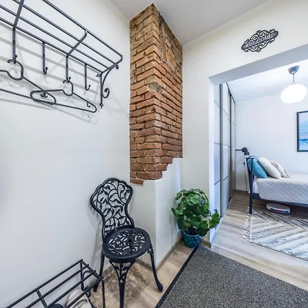 Apartament Stella's Kappeli - Near Bus Station And Airport - Near Bus Tram Stops - Free Parking, Wifi And Netflix - New Renovation *