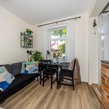 Stella's Kappeli - Near Bus Station And Airport - Near Bus Tram Stops - Free Parking, Wifi And Netflix - New Renovation 탈린