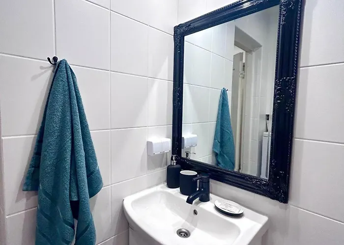 Stella's Kappeli - Near Bus Station And Airport - Near Bus Tram Stops - Free Parking, Wifi And Netflix - New Renovation 아파트 탈린