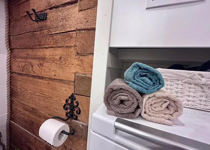 Stella's Kappeli - Near Bus Station And Airport - Near Bus Tram Stops - Free Parking, Wifi And Netflix - New Renovation * 탈린