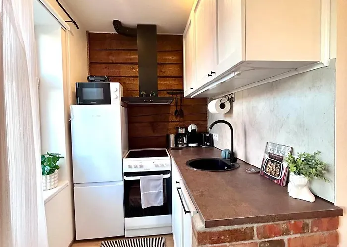 Stella's Kappeli - Near Bus Station And Airport - Near Bus Tram Stops - Free Parking, Wifi And Netflix - New Renovation * Ταλίν