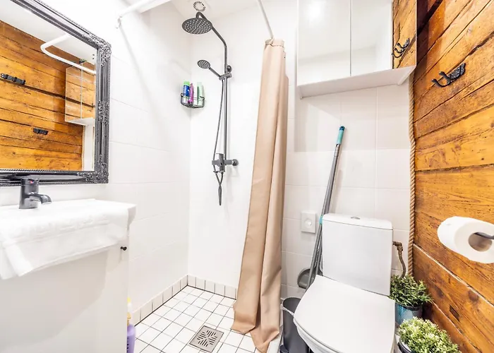 Stella's Kappeli - Near Bus Station And Airport - Near Bus Tram Stops - Free Parking, Wifi And Netflix - New Renovation * Ταλίν