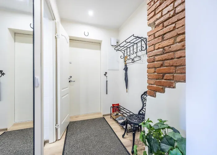 Stella's Kappeli - Near Bus Station And Airport - Near Bus Tram Stops - Free Parking, Wifi And Netflix - New Renovation 아파트 *