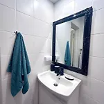 Stella's Kappeli - Near Bus Station And Airport - Near Bus Tram Stops - Free Parking, Wifi And Netflix - New Renovation شقة تالين