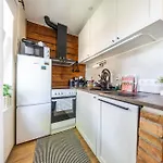 Stella's Kappeli - Near Bus Station And Airport - Near Bus Tram Stops - Free Parking, Wifi And Netflix - New Renovation شقة *