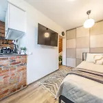 شقة Stella's Kappeli - Near Bus Station And Airport - Near Bus Tram Stops - Free Parking, Wifi And Netflix - New Renovation تالين