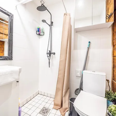 Stella's Kappeli - Near Bus Station And Airport - Near Bus Tram Stops - Free Parking, Wifi And Netflix - New Renovation * Reval